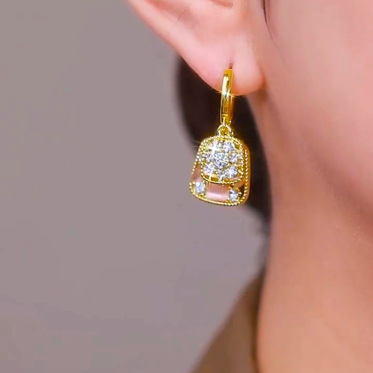 High-grade crystal geometric earrings(gold plated)
