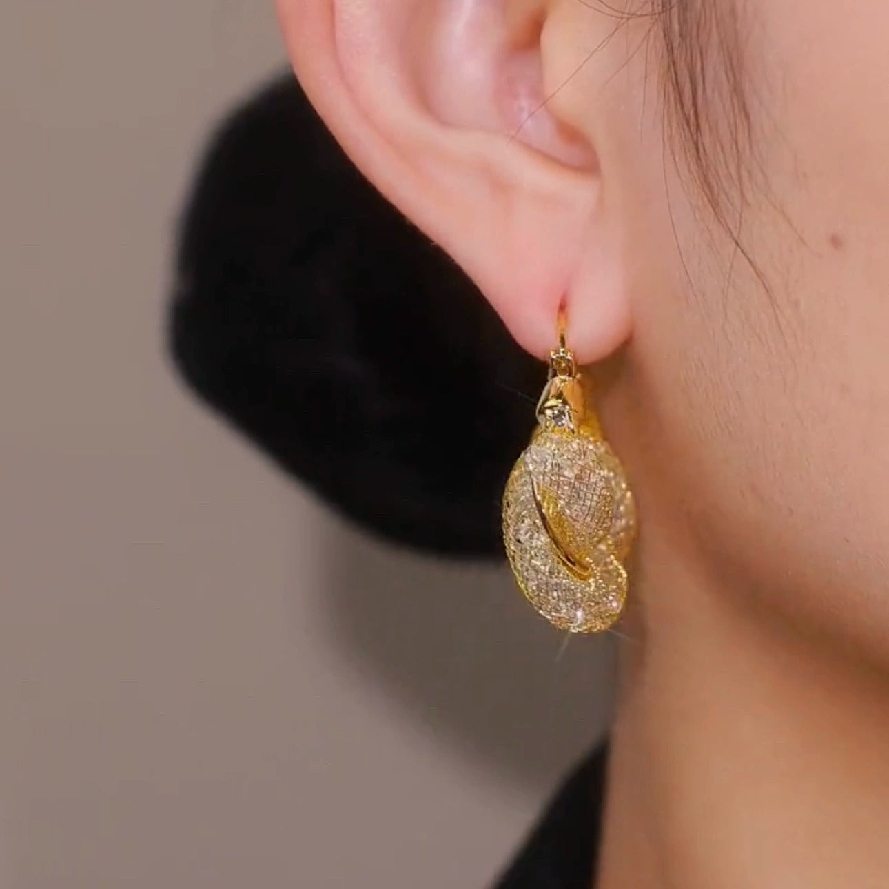 Twisted Mesh crytsal earrings(18k Gold plated)